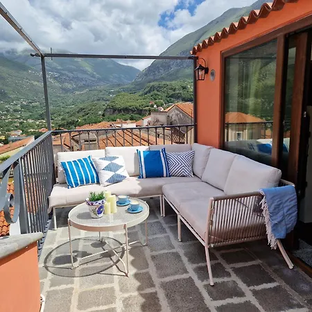 Casa Rossa Panoramic In Old Town ماراتييا
